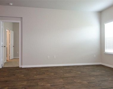 632 Independence Ave - Photo Thumbnail 8