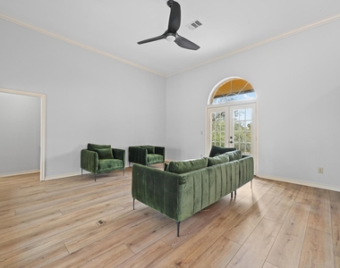 140 Barton Ranch Cir - Photo Thumbnail 10