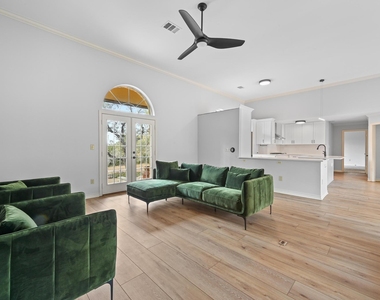 140 Barton Ranch Cir - Photo Thumbnail 9