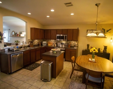 5209 English Glade Dr - Photo Thumbnail 4