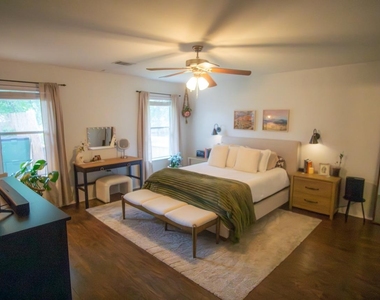 5209 English Glade Dr - Photo Thumbnail 6