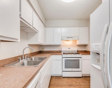 1110 Hyridge St - Photo Thumbnail 4