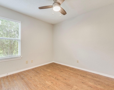 1110 Hyridge St - Photo Thumbnail 12