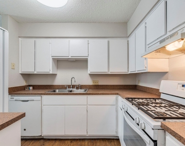 1110 Hyridge St - Photo Thumbnail 5