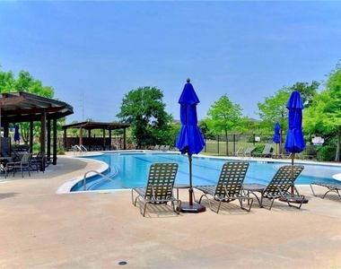 1265 Summerbrooke Cir - Photo Thumbnail 3