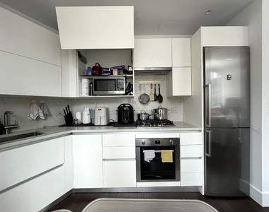 222 East 44th Street - Photo Thumbnail 2