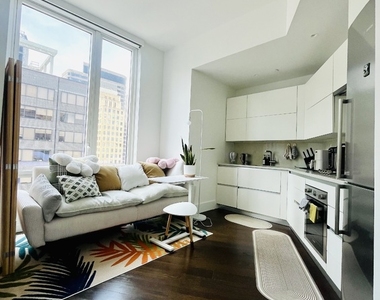 222 East 44th Street - Photo Thumbnail 1