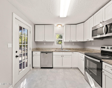 4044 Hunter Circle - Photo Thumbnail 12