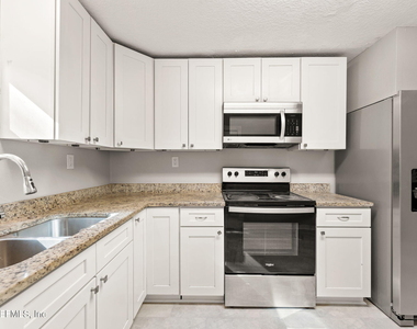 4044 Hunter Circle - Photo Thumbnail 13