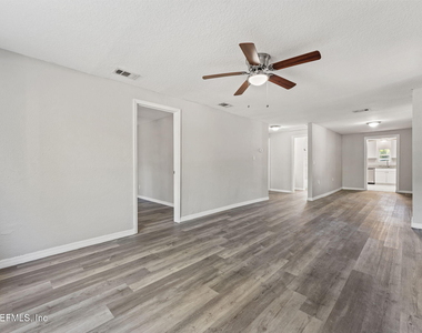 4044 Hunter Circle - Photo Thumbnail 4