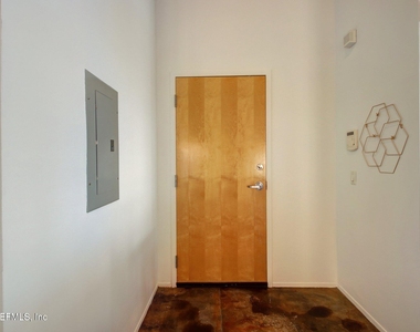 1050 Hendricks Avenue - Photo Thumbnail 6