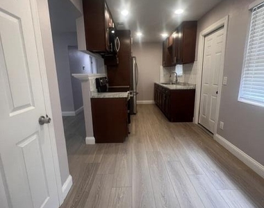 9206 Greenleaf Road - Photo Thumbnail 8