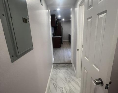 9206 Greenleaf Road - Photo Thumbnail 16