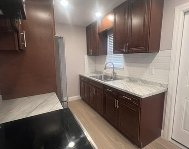 9206 Greenleaf Road - Photo Thumbnail 7