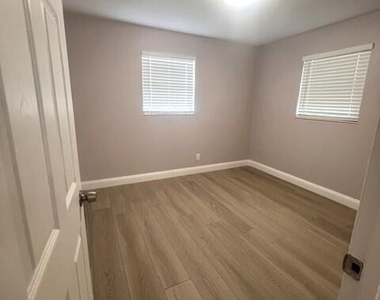 9206 Greenleaf Road - Photo Thumbnail 11