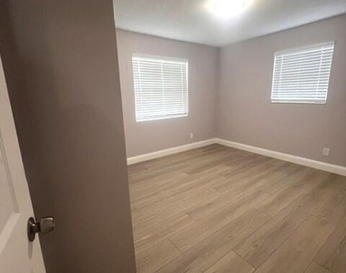 9206 Greenleaf Road - Photo Thumbnail 12
