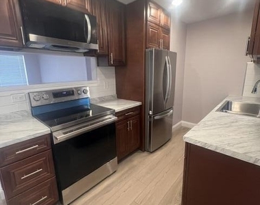 9206 Greenleaf Road - Photo Thumbnail 6