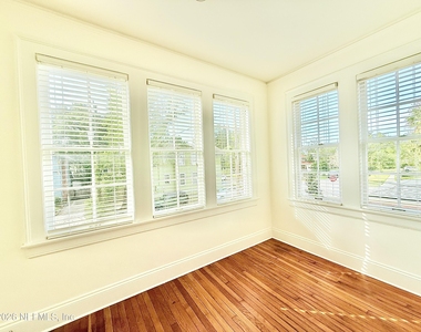 3110 Oak Street - Photo Thumbnail 6