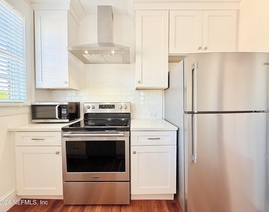 3110 Oak Street - Photo Thumbnail 7
