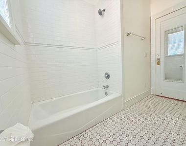 3110 Oak Street - Photo Thumbnail 2