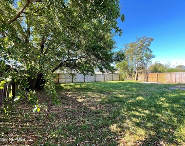 10930 Whitly Court - Photo Thumbnail 16