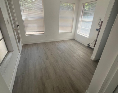 822 E 60th Street - Photo Thumbnail 18