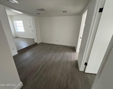 822 E 60th Street - Photo Thumbnail 5