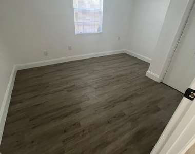 822 E 60th Street - Photo Thumbnail 3