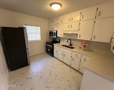 822 E 60th Street - Photo Thumbnail 17