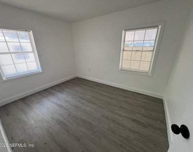 822 E 60th Street - Photo Thumbnail 14