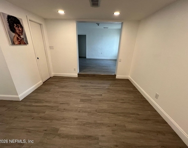 822 E 60th Street - Photo Thumbnail 4