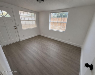 822 E 60th Street - Photo Thumbnail 1