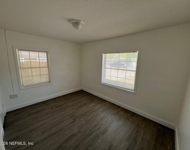 822 E 60th Street - Photo Thumbnail 12