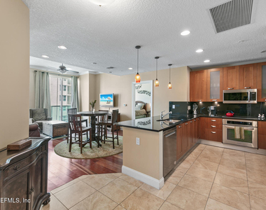 1431 Riverplace Boulevard - Photo Thumbnail 6