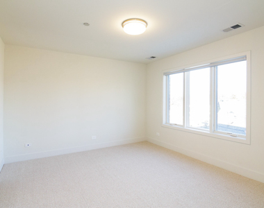 1212 Vine Place - Photo Thumbnail 5