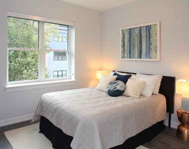 909 W Montana Street - Photo Thumbnail 10