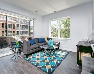909 W Montana Street - Photo Thumbnail 6
