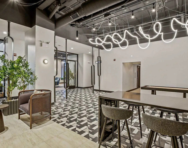 1211 N Lasalle Street - Photo Thumbnail 14