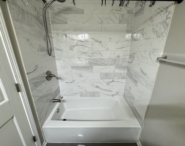 6332 S Ingleside Avenue - Photo Thumbnail 11