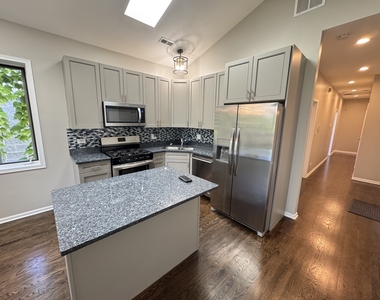 6332 S Ingleside Avenue - Photo Thumbnail 3