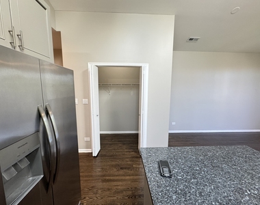 6332 S Ingleside Avenue - Photo Thumbnail 4