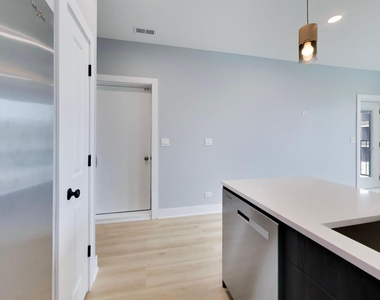 6548 S Maryland Avenue - Photo Thumbnail 8