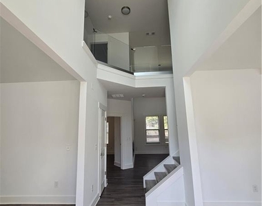 1404 Slate Bend Drive - Photo Thumbnail 2