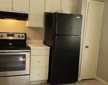 966 Amberly Drive - Photo Thumbnail 15