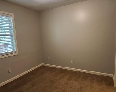 966 Amberly Drive - Photo Thumbnail 5