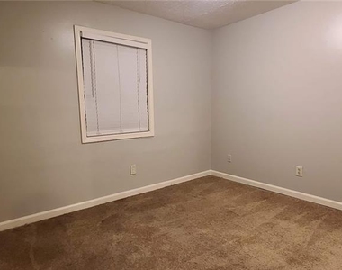 966 Amberly Drive - Photo Thumbnail 7