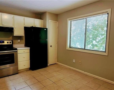 966 Amberly Drive - Photo Thumbnail 2