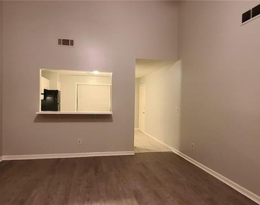 966 Amberly Drive - Photo Thumbnail 13