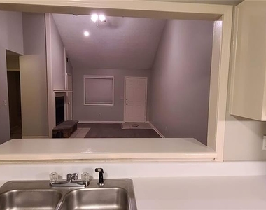 966 Amberly Drive - Photo Thumbnail 9