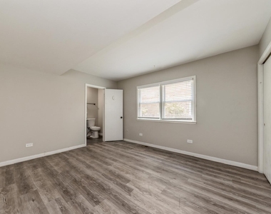 856 E Capri Drive - Photo Thumbnail 7